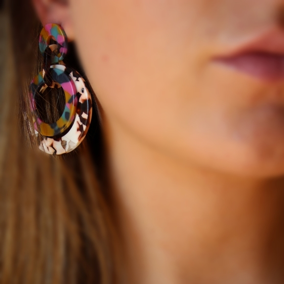 *2 for $15* Multi colored Acrylic Drop Earrings - Picture 1 of 4